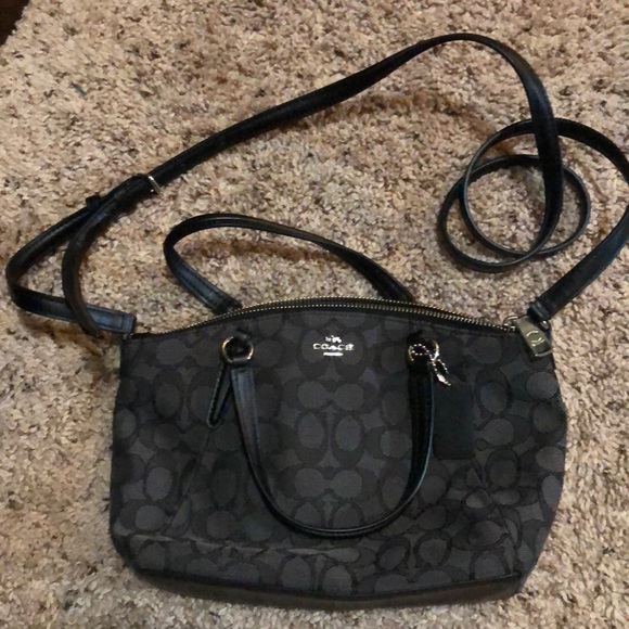 Small Coach purse - Picture 1 of 3